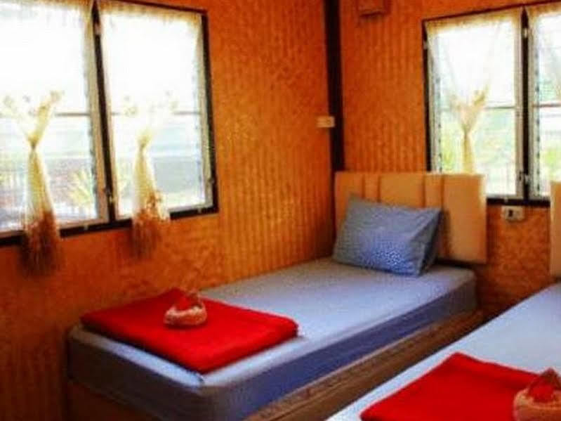 Noble Night Guesthouse Kanchanaburi Exterior photo