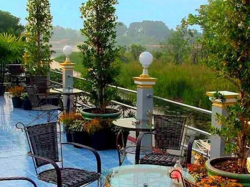 Noble Night Guesthouse Kanchanaburi Exterior photo
