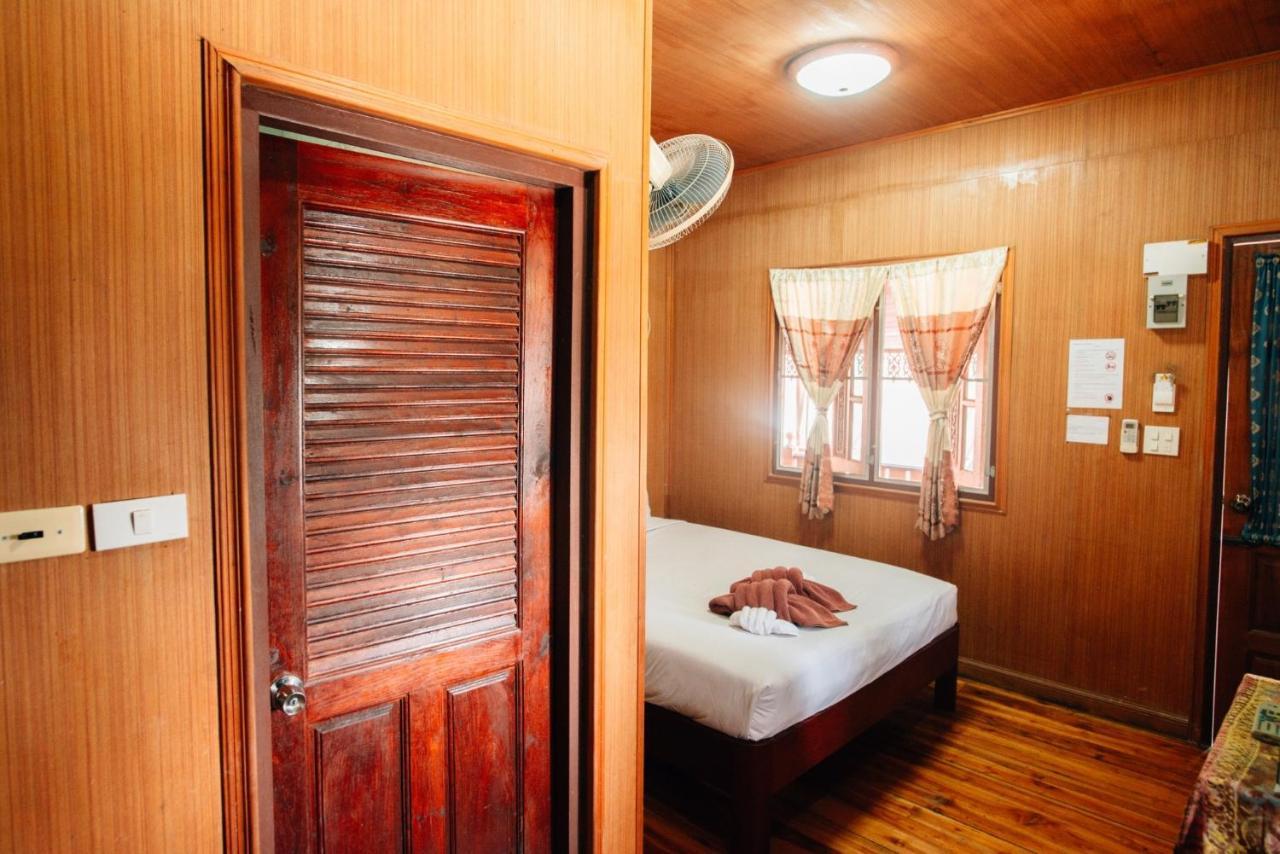 Noble Night Guesthouse Kanchanaburi Exterior photo